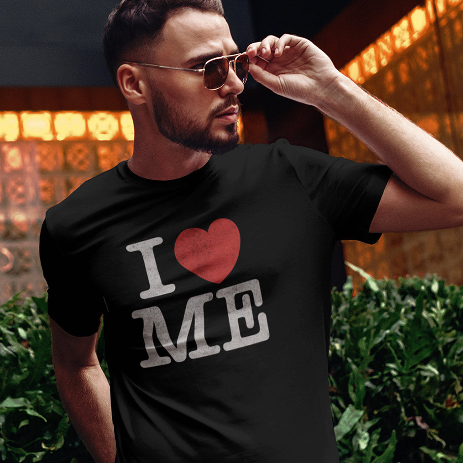 man wearing adult humor tees featuring the words I heart me. The heart on the sarcastic tee is an icon. Design by Dodo Tees.