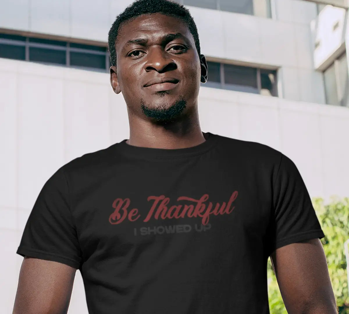 man wearing Funny Thanksgiving tees for Men reading Be Thankful I Showed Up